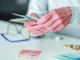 Σύνταξη 409 ευρώ για ανασφάλιστους υπερήλικες