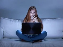 Η Ελλάδα μπαίνει στο ψηφιακό μέλλον: 9 στους 10 στο διαδίκτυο, 1 στους 2 χρησιμοποιεί Τεχνητή Νοημοσύνη