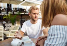 Μισείτε την ψιλοκουβέντα; Ίσως στερείτε ένα τεράστιο δώρο από την υγεία σας