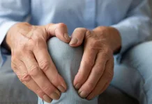 Ανακούφιση από την οστεοαρθρίτιδα: Πρακτικές συμβουλές αυτοφροντίδας που πραγματικά βοηθούν