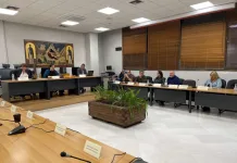 Η Τσεβά δέχεται εύσημα Μπουρνούς-Βασιλόπουλου για εισήγηση κι η Παπαδοπούλου… αντιστρέφει το κλίμα!