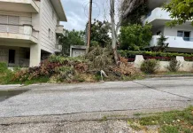 Μικρή χωματερή που αυγαταίνει σιγά-σιγά στον αστικό ιστό της Ραφήνας