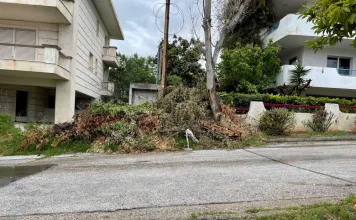 Μικρή χωματερή που αυγαταίνει σιγά-σιγά στον αστικό ιστό της Ραφήνας