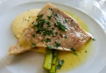 Σαλάχι: Ένας υποτιμημένος θαλασσινός μεζές – Πώς τρώγεται και τι να προσέχουμε