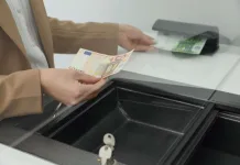 Tι χάνουν τα ελληνικά νοικοκυριά από τα χαμηλά επιτόκια καταθέσεων (πίνακες)