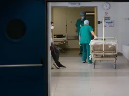 Μαχαίρωσαν 13χρονο έξω από σχολείο στη Νέα Σμύρνη – Νοσηλεύεται στο Παίδων