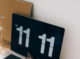 Γιατί βλέπετε συχνά την ώρα 11:11