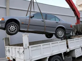 Σηκώνουν αυτοκίνητα από τους δρόμους της Αττικής