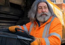 Ο δήμαρχος που έγινε… σκουπιδιάρης: Με περούκα και ψεύτικη γενειάδα έμαθε τι γίνεται στους δρόμους της πόλης του