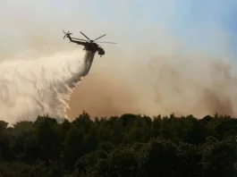 Πυρκαγιά στον Κουβαρά Αττικής – Μήνυμα του 112 για ετοιμότητα