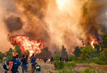 Μεγάλη αναζωπύρωση στο Κανδήλι, μαίνεται η φωτιά στην Αγία Σκέπη