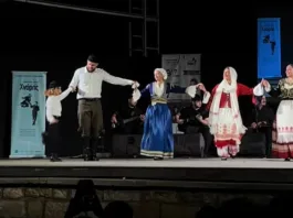 Μικρός χορευτής, μεγάλη λεβεντιά: Ο 8χρονος που μάγεψε με τον χορό του στην Κρήτη(video)