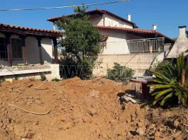 Θρίλερ στο Μαραθώνα: Έσκαψαν με σκαπτικό όλη την αυλή για να βρουν τη σορό της 90χρονης