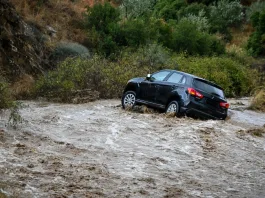 Πού υπάρχουν προβλήματα από την κακοκαιρία: Νέα επιδείνωση από τα μεσάνυχτα, πότε υποχωρεί