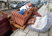 Πρόστιμο 3.000 ευρώ σε δημότη που πέταξε έπιπλα στον δρόμο – Δείτε φωτογραφίες